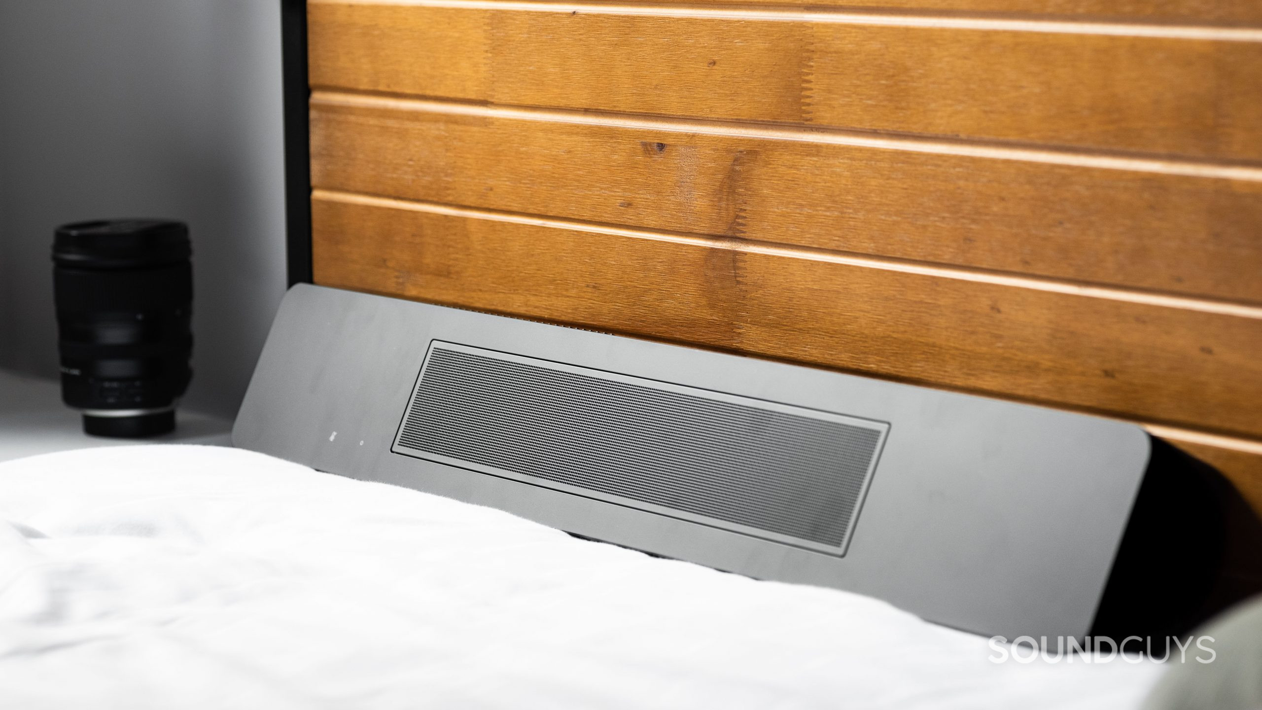 The top of the Bose Smart Soundbar 600 rests against a wooden surface.